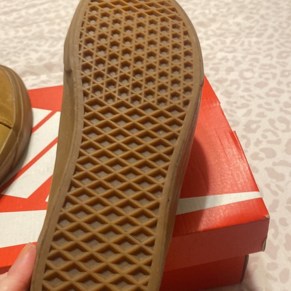 Vans - Picture 4 of 5
